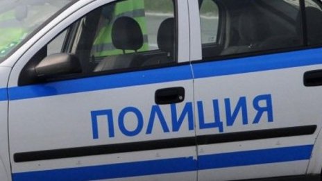 Едни псуват, други „пребиват” полицаи