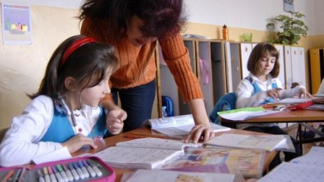 Синдикати искат криминализиране на неприсъствието в училище 