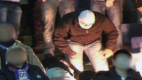 Полицията задържа 13 футболни хулигани и една хулиганка