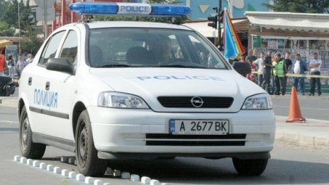 Мними полицаи обраха семейство в дома им