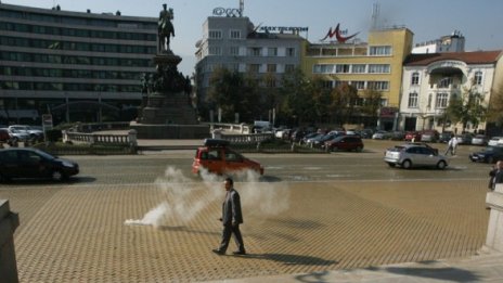 Заради протести забраняват паркирането пред НС