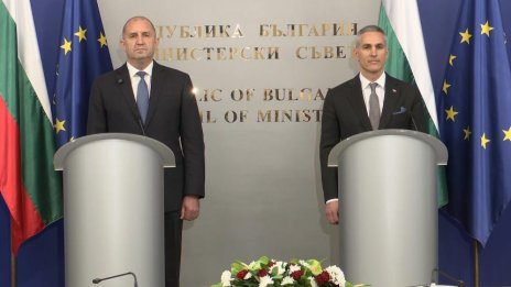 Гюров към Радев: Оставяме една изправена държава 