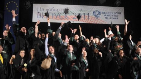 Младите лекари завършват и... бягат от България