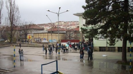 Два часа в училище, два в кръчма, а после &ndash; в болница