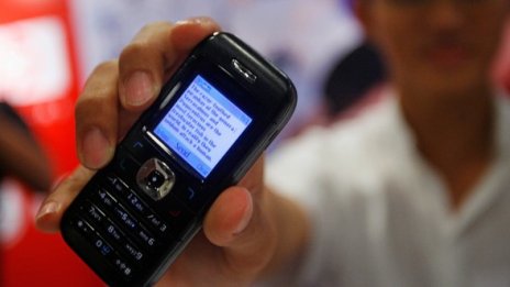  Смартфоните убиват бавно SMS-ите 