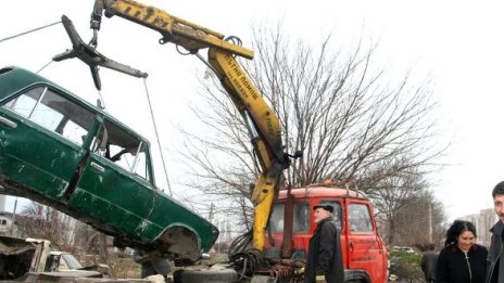 Арестуваха мъж, крадял коли за скрап