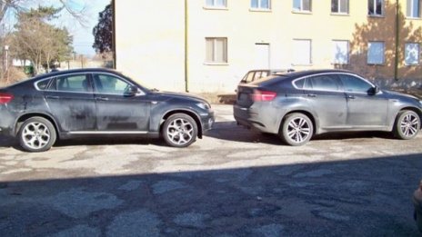 Задържаха двe BMW X6 на Капитан Андреево