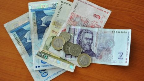 Жена хариза 12 бона на телефонни измамници