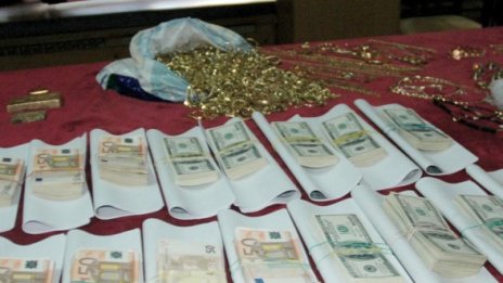 Накити, стари монети и $30 хил. заловени при "Банкерите"
