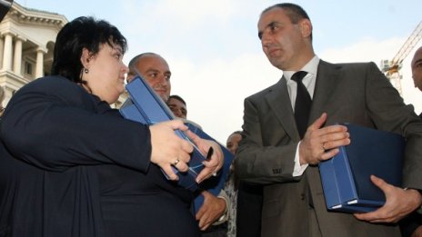 Фидосова яростно брани Цветанов