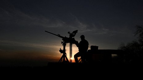 За да разберете Украйна във война, спрете на бензиностанция