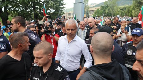 Костадинов с отчет за блокадата на ВМЗ-Сопот, "Величие" провокирали