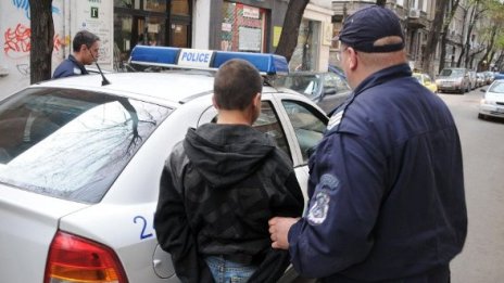 Арестуваха двама за грабеж в София