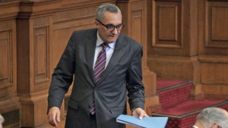 Костов бесен, има 10 въпроса по случая "Мирослава" 