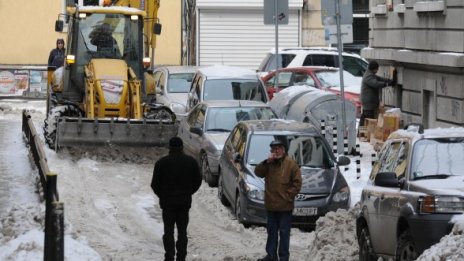 Чистят снега в "синята зона" в София 