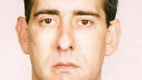 Полицията издирва избягал рецидивист