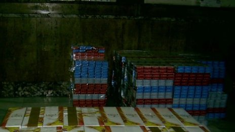  Малка кола, натъпкана с цигари, заловена на Калотина