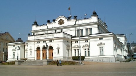 ГЕРБ, БСП, ДПС и Кунева зад банките в парламента