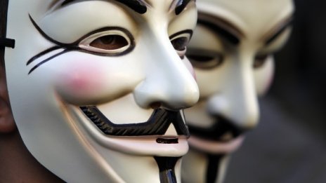 Шеф на Anonymous ползвал сървъри в България и Чехия 