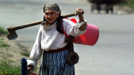 Остаряваме бавно, усетно почти, пресметнаха от "Евростат"