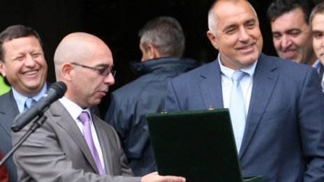 Клати се столът на Константинов, Борисов умува 