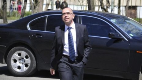 Константинов спешно намалява цените на лекарствата