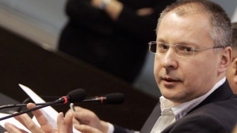 Няма да им клекна, закани се Станишев 