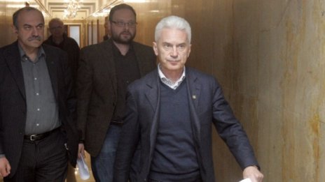 Ако Атанасова е тежка артилерия, аз съм папата, изцепи се Сидеров