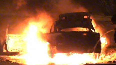 Два автомобила горяха в "Сухата река"