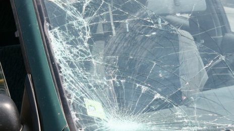 Двама души са загинали в 13 катастрофи в страната