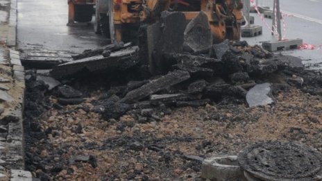 Авария остави без топла вода част от София