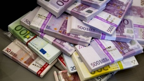Европа увеличава спасителния си фонд до 700 млрд. евро