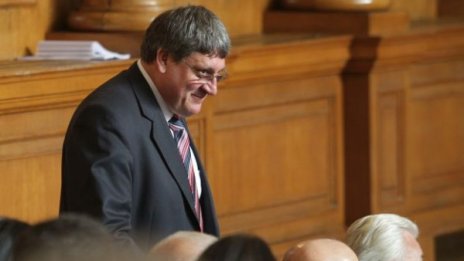 Трима нови депутати влизат в парламента