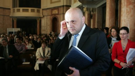 Да не харчим средствата от ЕС в една посока, призова Дончев