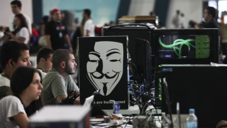 Anonymous сринаха стотици китайски сайтове