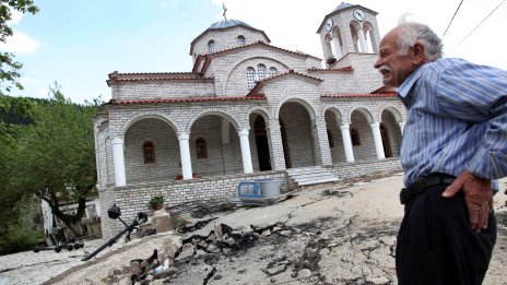 От трагедия до феномен: Наклонената църква в Гърция в град-призрак ВИДЕО