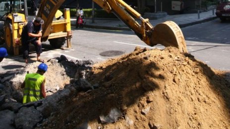 Авария спря топлата вода в два столични квартала