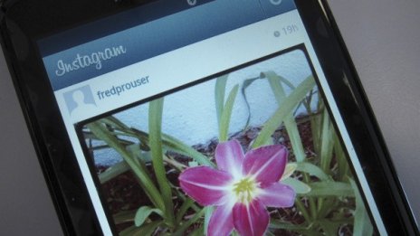 Facebook купува Instagram за $1 млрд. 