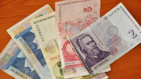 Дянков вдига пенсиите, но от догодина 