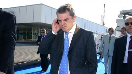 Румен Петков: Мачкането на службите вреди!