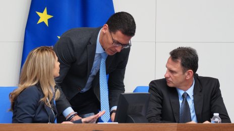 Депутатите не замразиха заплатите си, продължават да се актуализират на три месеца 