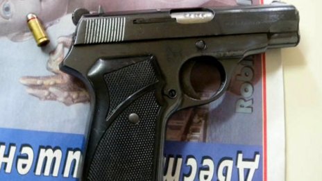 Русенски полицай опря пистолет в главата на жена си