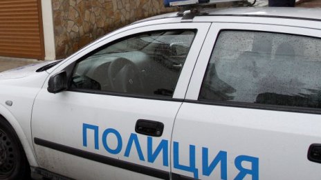 Арестуваха пияна майка на близнаци
