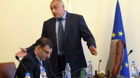 Страховита битка за местенето на агенции, радва се Борисов