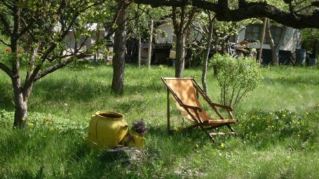 Подобряват живота на село с джакузи и барбекю