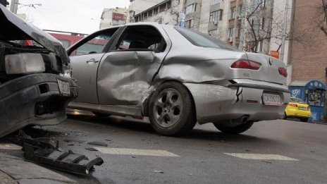 Трима загинали при пътни произшествия в страната