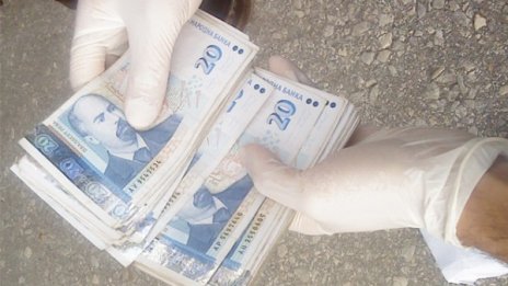 Баба олекна с 1000 лв, за да "отърве" щерка си