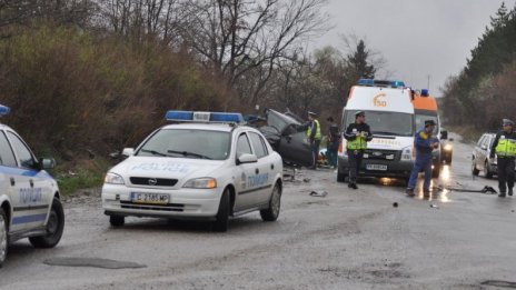 Двама ранени във верижна катасрофа на Е79