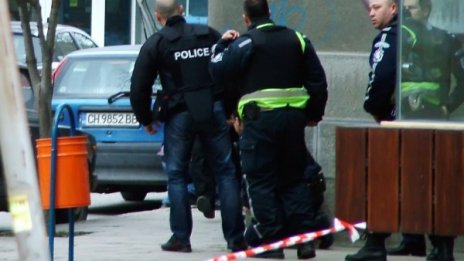 Въоръжен с газов пистолет ограби жена в Сливен