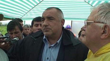 Еколози копаят, Борисов наблюдава